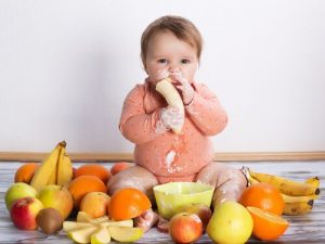 7 fødevarer du aldrig bør give din baby