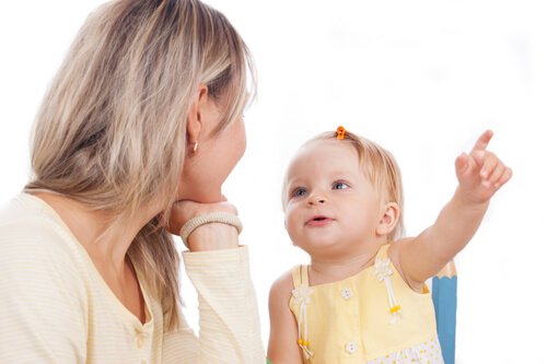 Praktiske øvelser der hjælper dit barn med at lære at tale