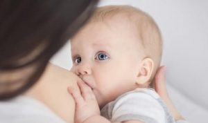 Øjenkontakt Med Din Baby Under Amning Er Magisk