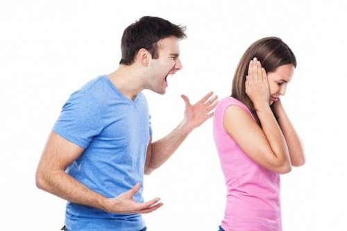 mand og kvinde skændes