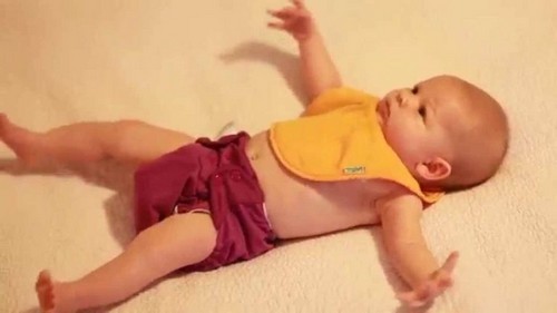 baby med moro-refleks