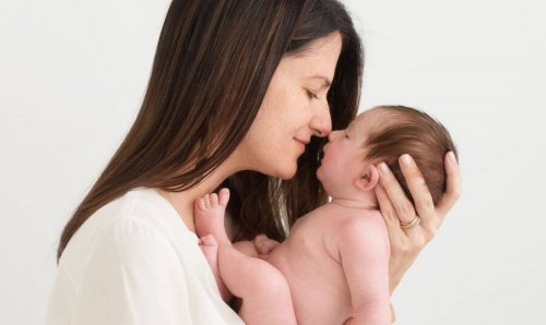 Båndet mellem mor og baby. En nyfødt's syn