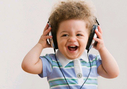 få din baby til at grine med musik
