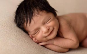 Sangen, der er videnskabeligt designet til at få din baby til at grine