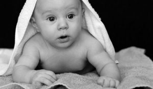 Forsigtighed: Undgå at trække huden tilbage på din babys penis