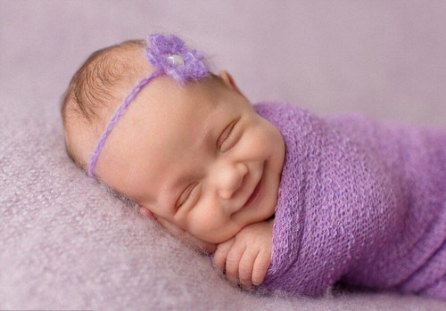 smilende og glad baby