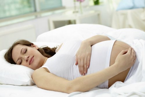 13 tips der hjælper dig til at sove bedre under graviditeten