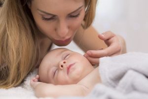 7 Normale opførsler hos babyer i de første måneder af deres liv