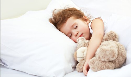 Hvor mange timer vores børn skal sove i alle aldre