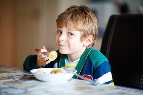 nøglebørn spiser alene