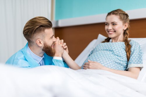 Glad gravid par