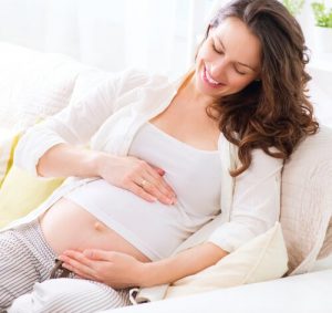 Den gyldne time til at knytte sig med din baby efter fødslen