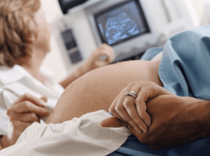 Mødre tænker på børn - ultralyd