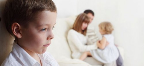 Dreng græder på grund af fraværende fædre