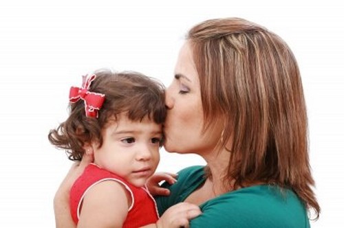 mor giver sin datter et kys