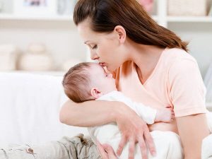 Hvorfor din baby skal være i dine arme