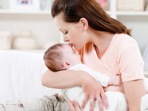 Hvorfor din baby skal være i dine arme