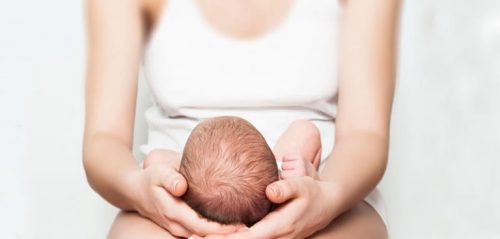 Nyfødt med mor