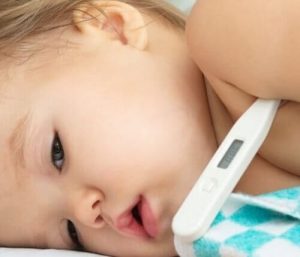 Din babys temperatur kan reduceres med disse råd