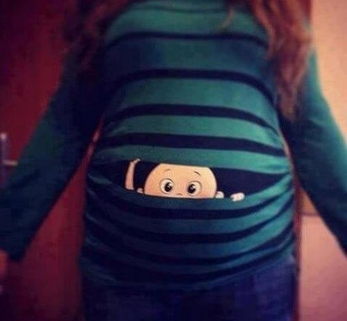 baby kigger ud af mors mave