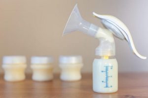 Modermælk: Tips til udvindelse og opbevaring