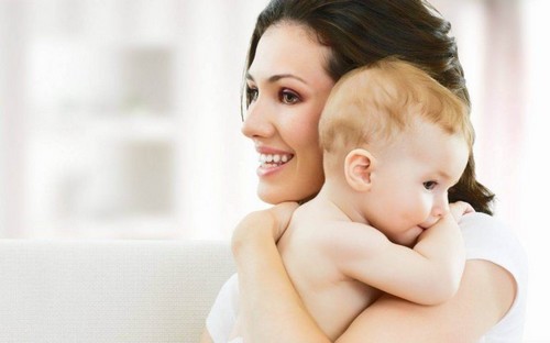 det er vigtigt at kramme sin baby ofte