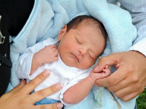 Hvordan oplever en baby fødslen?