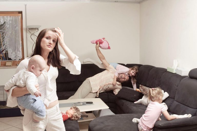 Stress: Hvorfor oplever mødre det oftere end fædrene?