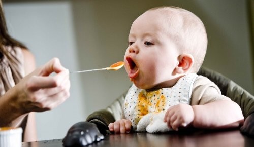 baby får overgangsmad