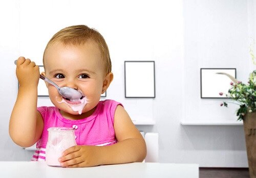 baby spiser snacks til børn