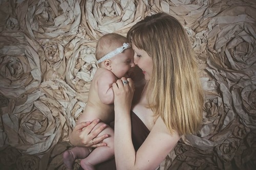 Din babys femte måned: Karakteristikker & forandringer