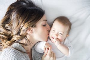 En mors erklæring: Mødre foretrækker deres søn for deres døtre