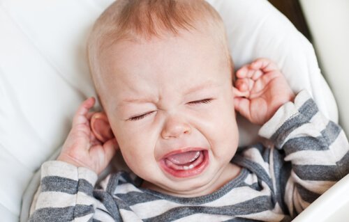 Hvordan man undgår øreinfektion hos babyer