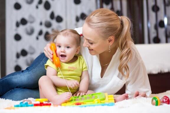 Råd til at stimulere din baby til at tale