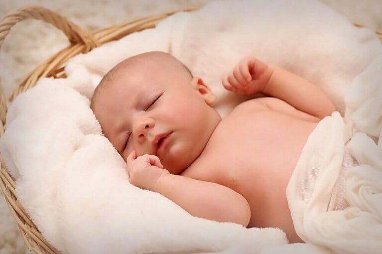 Er det normalt, at babyer sover meget?