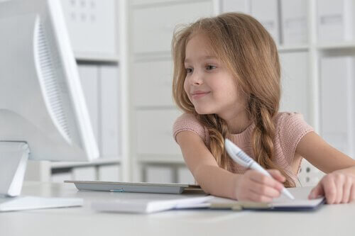 Hvordan du hjælper dit barn med lære at skrive