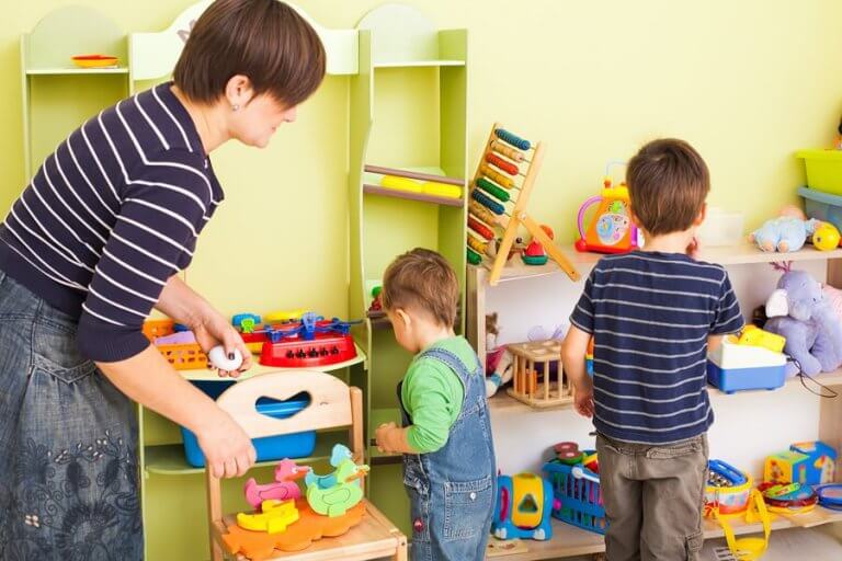 10 råd til at lære børn at organisere deres værelse