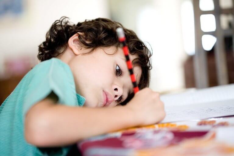 6 råd til at lære børn at lave lektier selv
