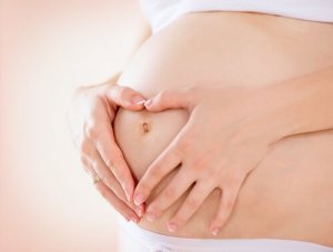 Gør det ondt, når babyen sparker?