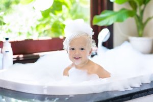 I hvilken alder bør børn bade alene?