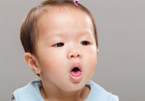 Baby får mad galt i halsen: Behandlingsmetoder