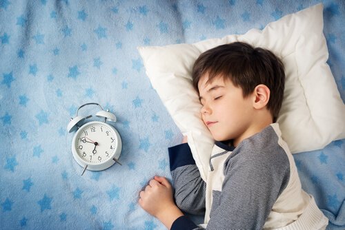 Hjælp dit barn med at vågne op om morgenen