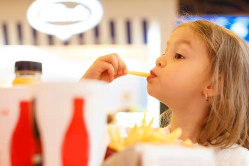 Giv børn sund mad at spise