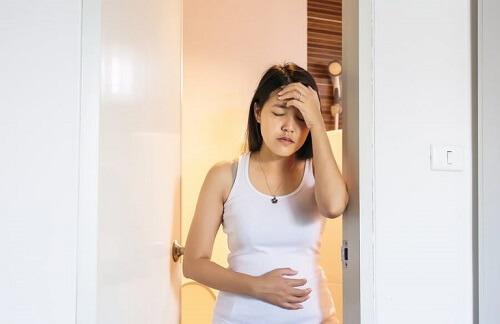 Bekymret gravid kvinde