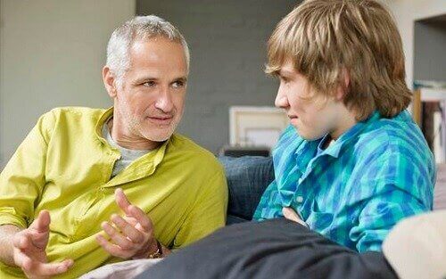 Far taler til teenage søn