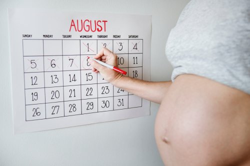 En gravid kvinder har lavet en kalender