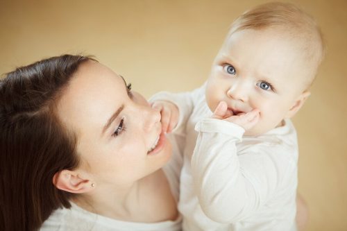 Råd til, hvis din baby sutter på sine fingre