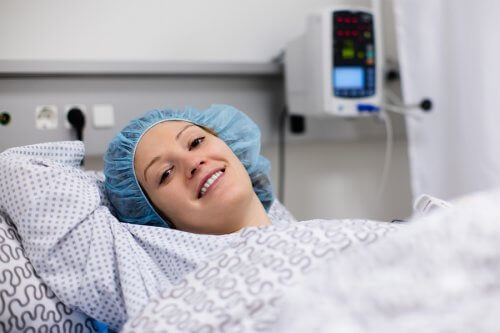 kvinde klar til operation