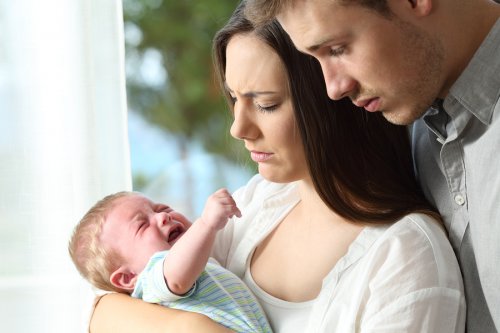 Forældre med grædende baby