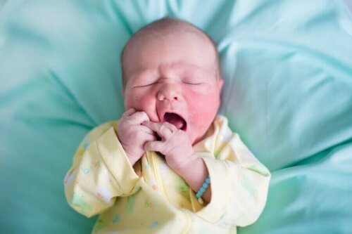 Baby med hudlidelse
